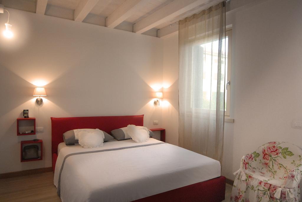 B&B Corte Dei Cedri ブッソレンゴ エクステリア 写真