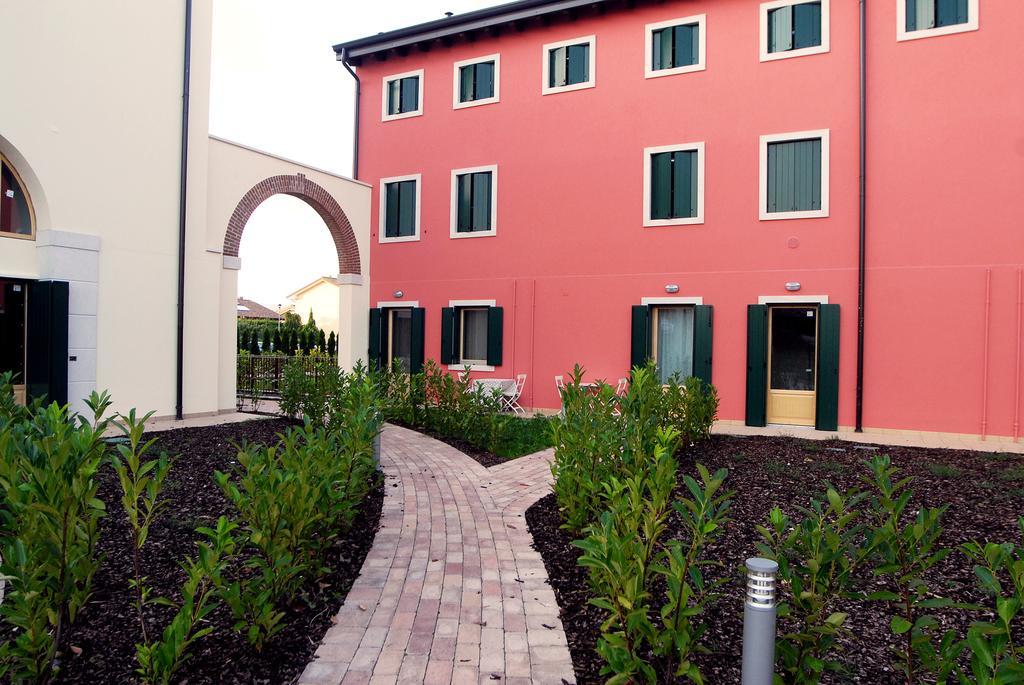 B&B Corte Dei Cedri ブッソレンゴ エクステリア 写真